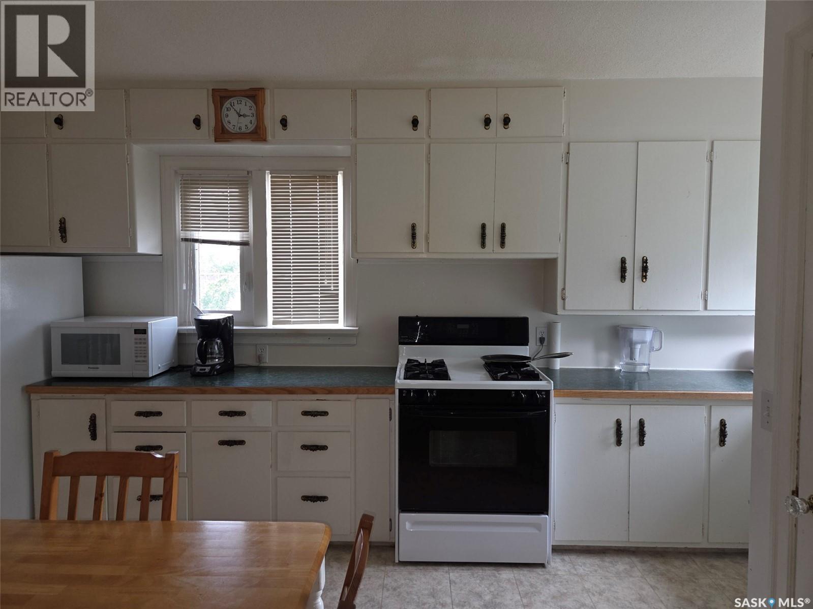 203 1st STREET S - 10