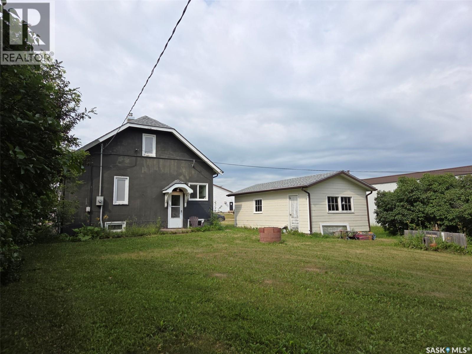 203 1st STREET S - 3