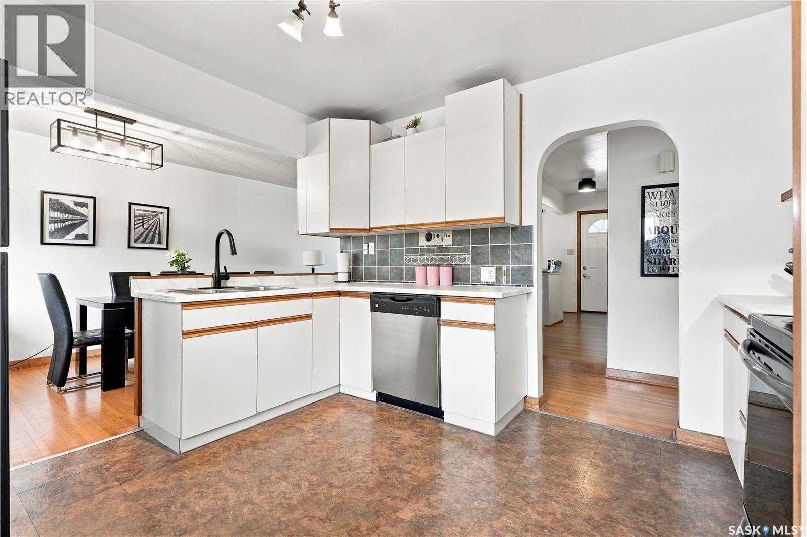 2401 Dufferin AVENUE - Image 12