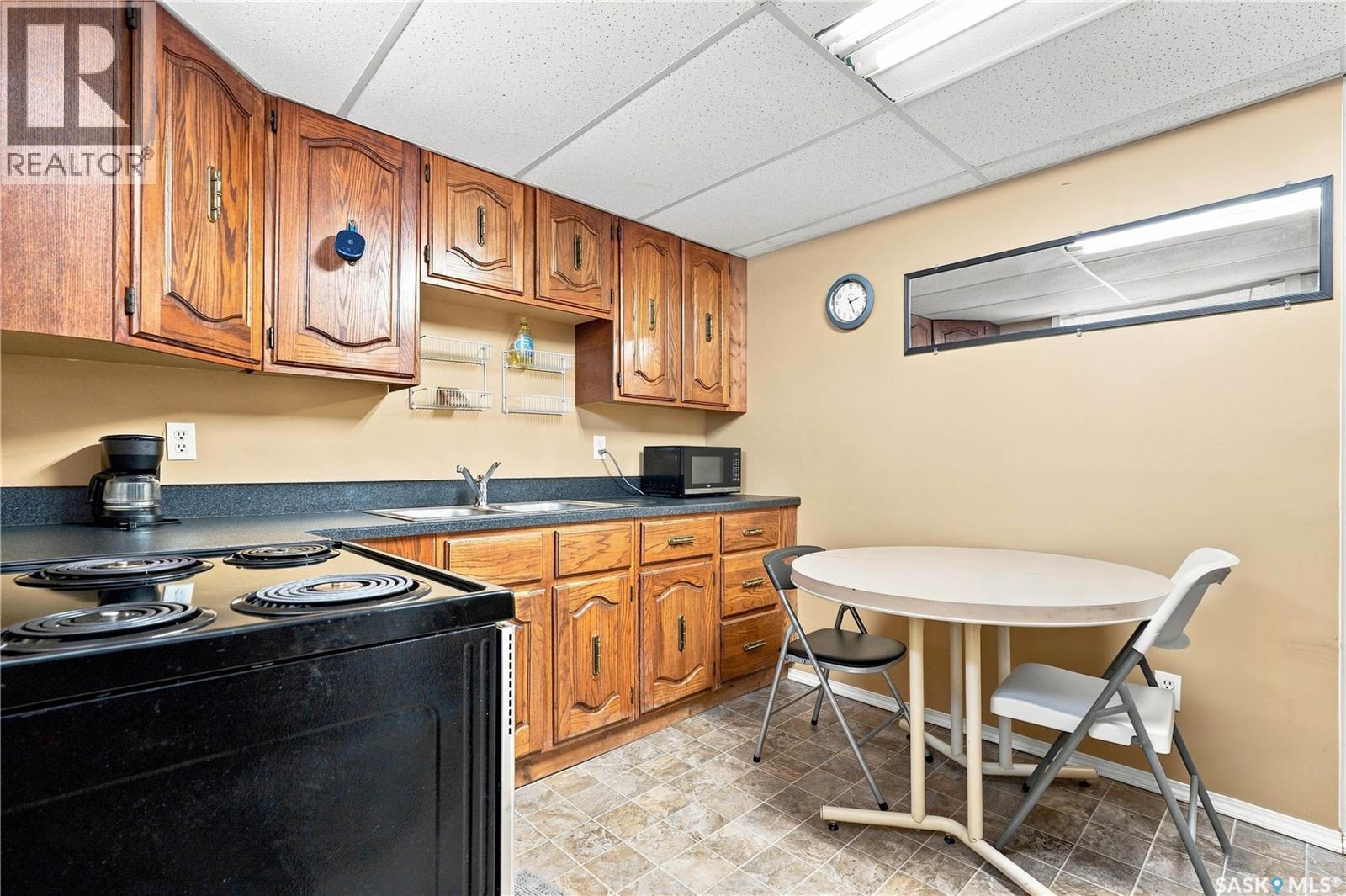 2401 Dufferin AVENUE - Image 30
