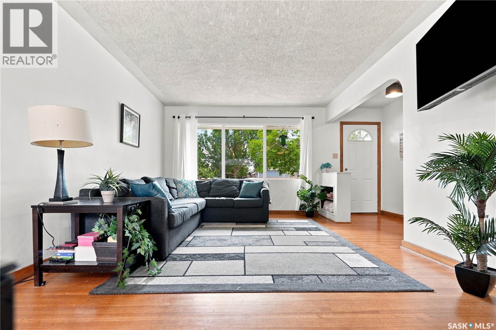 2401 Dufferin AVENUE - Image 8