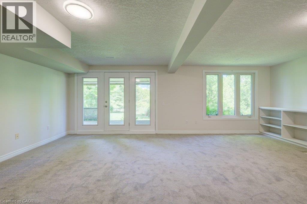 670 SALZBURG Drive - Image 32