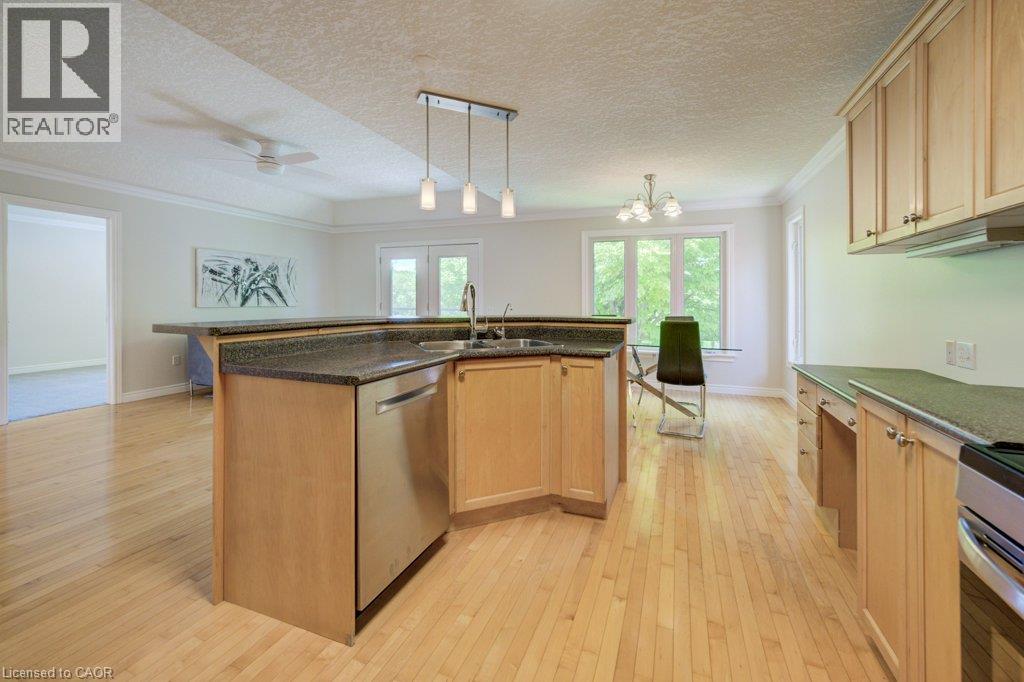 670 SALZBURG Drive - Image 13
