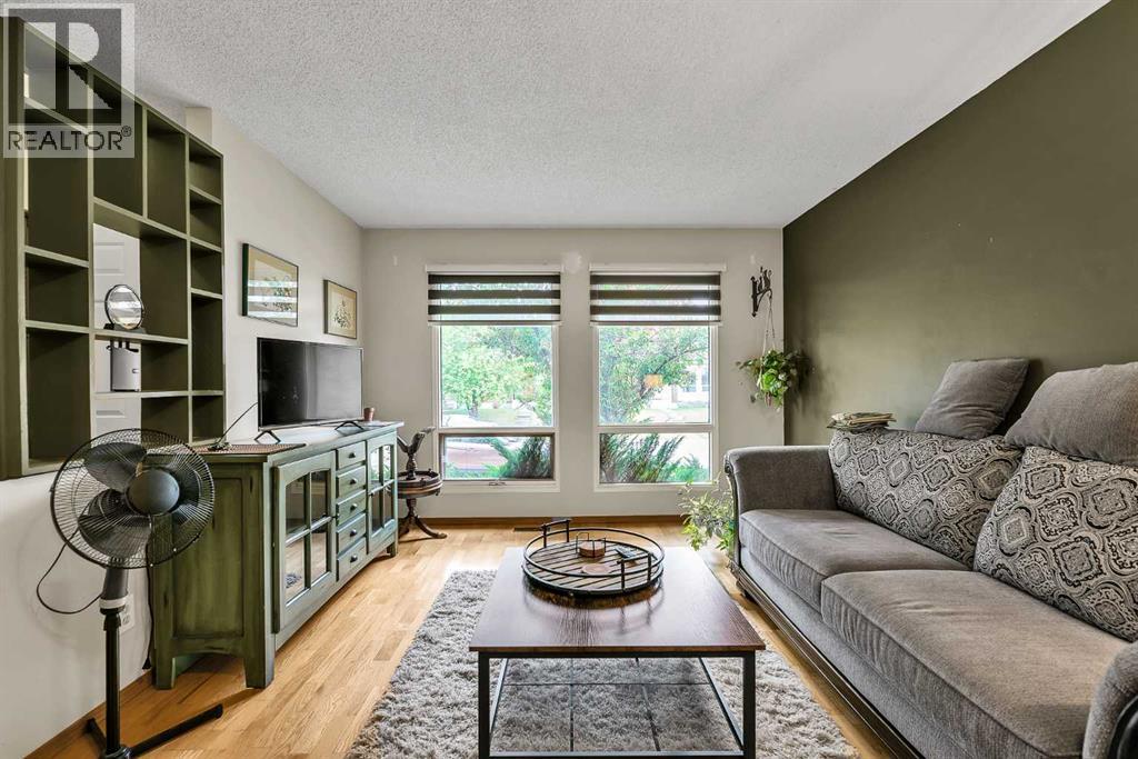 151 Midbend Place SE - 3