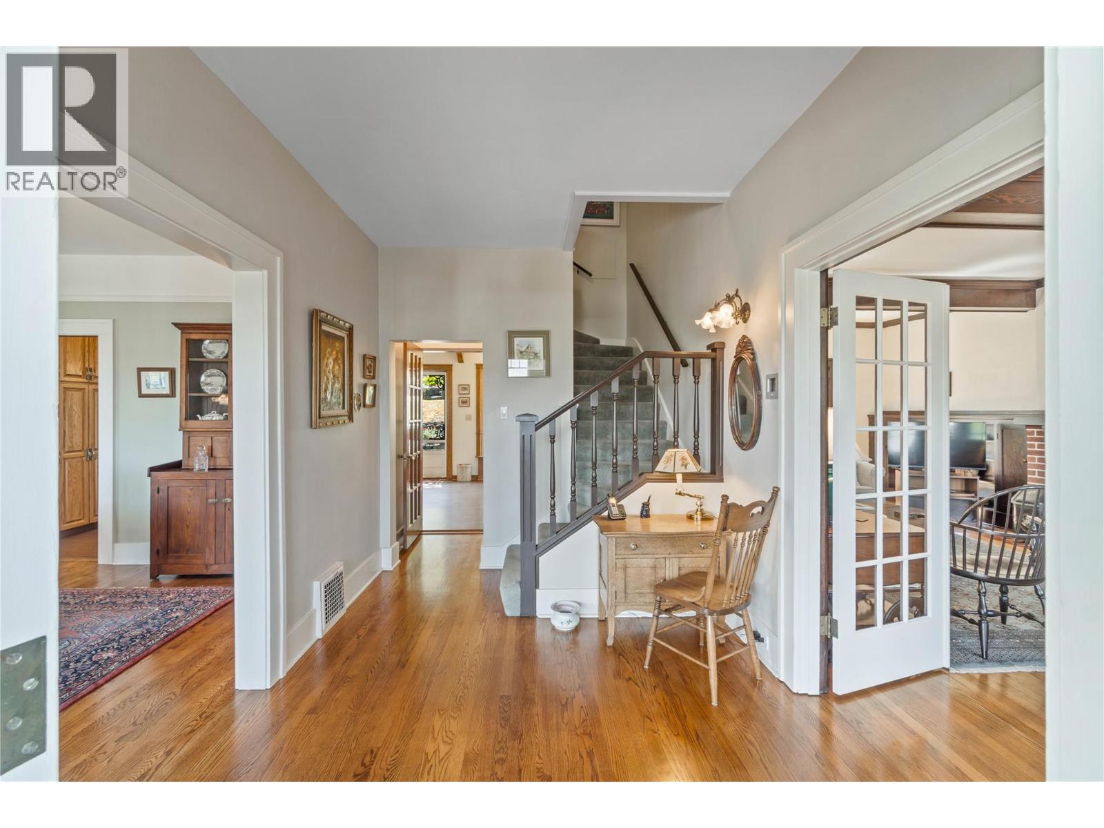 219 ST PAUL Street W - 7