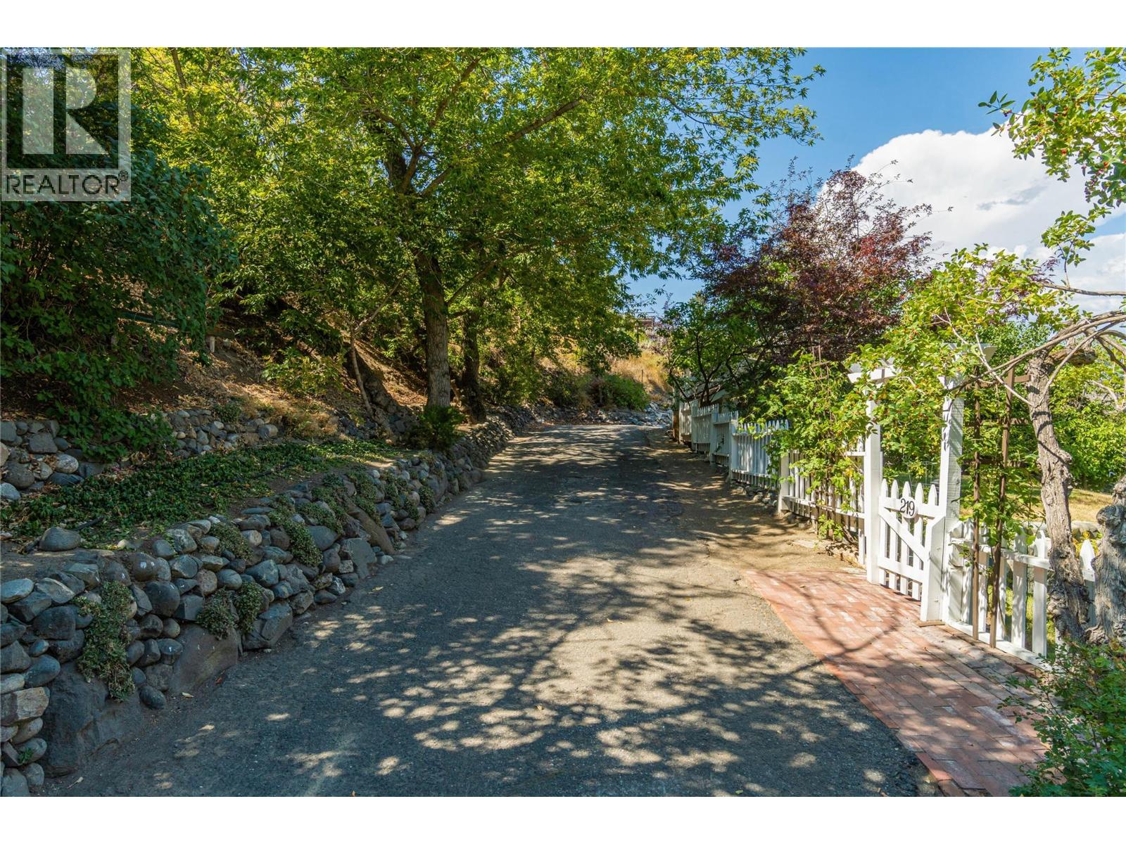 219 ST PAUL Street W - Image 32