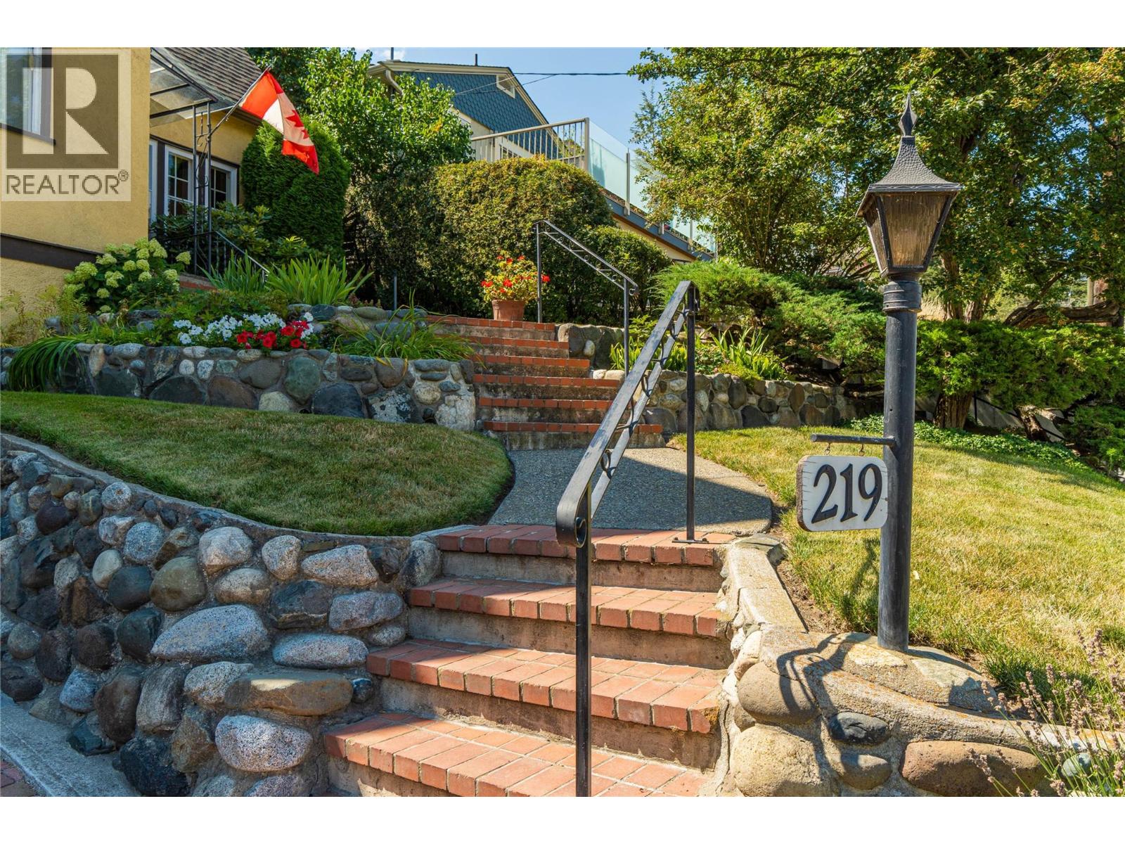 219 ST PAUL Street W - Image 40