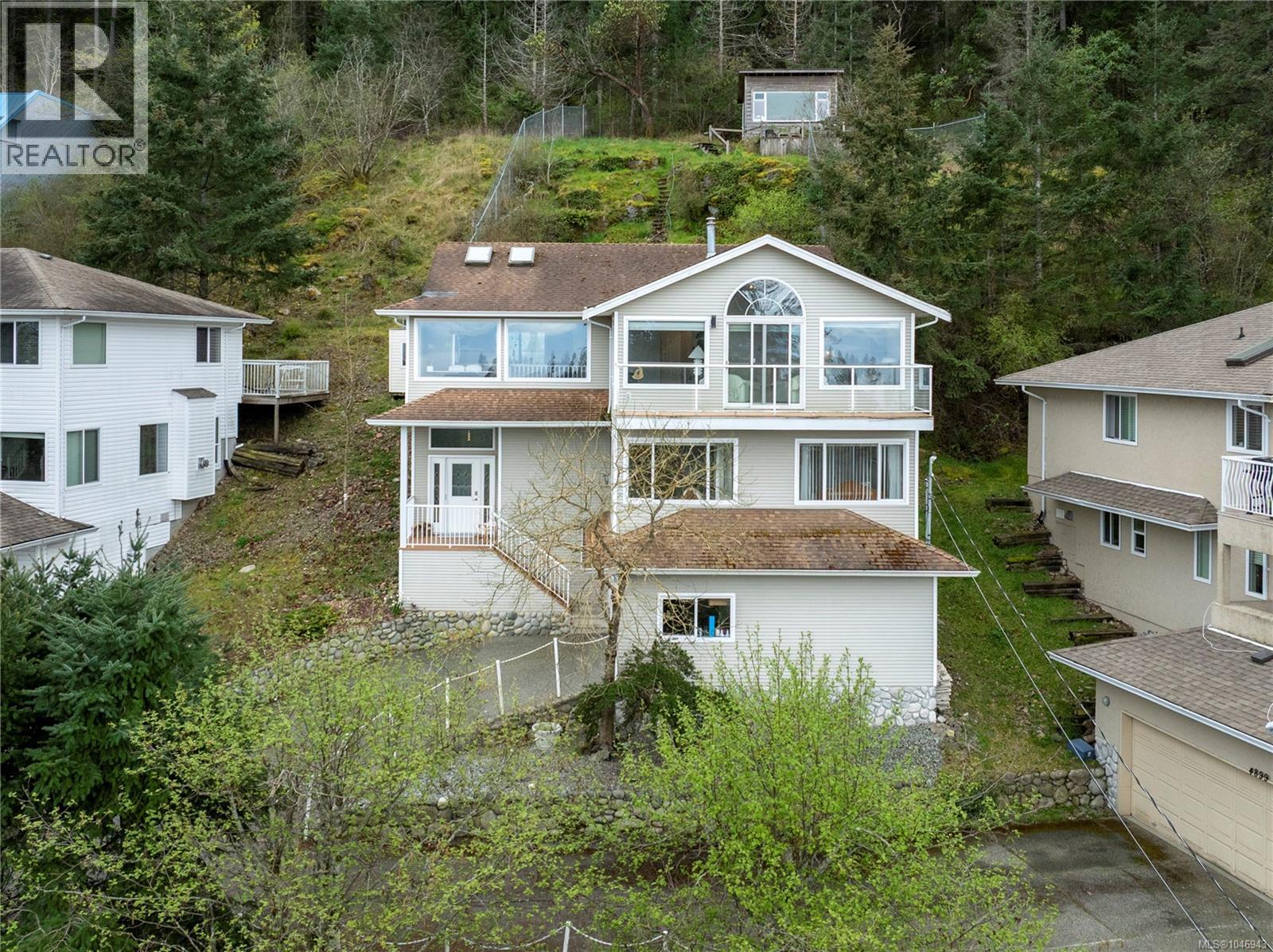 4895 Laguna Way - 1