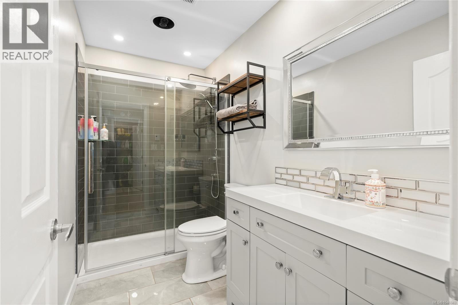 4895 Laguna Way - 31