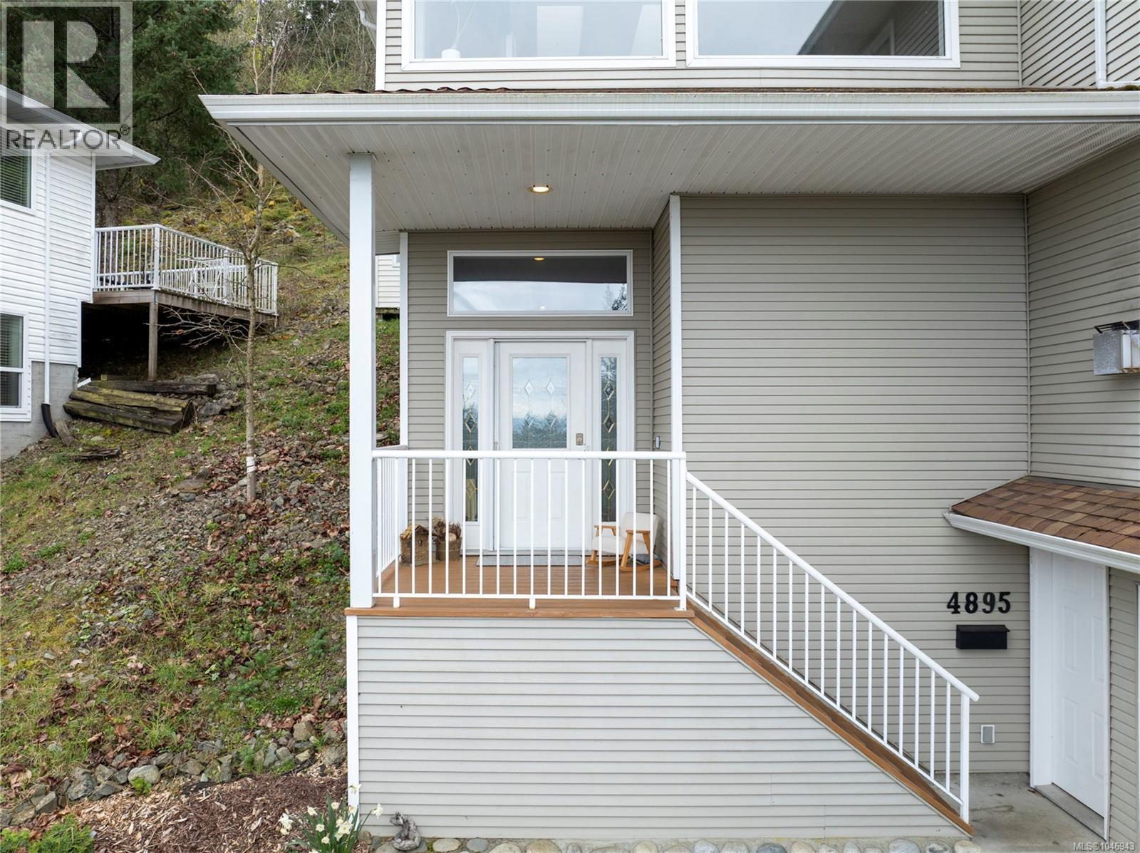4895 Laguna Way - Image 4