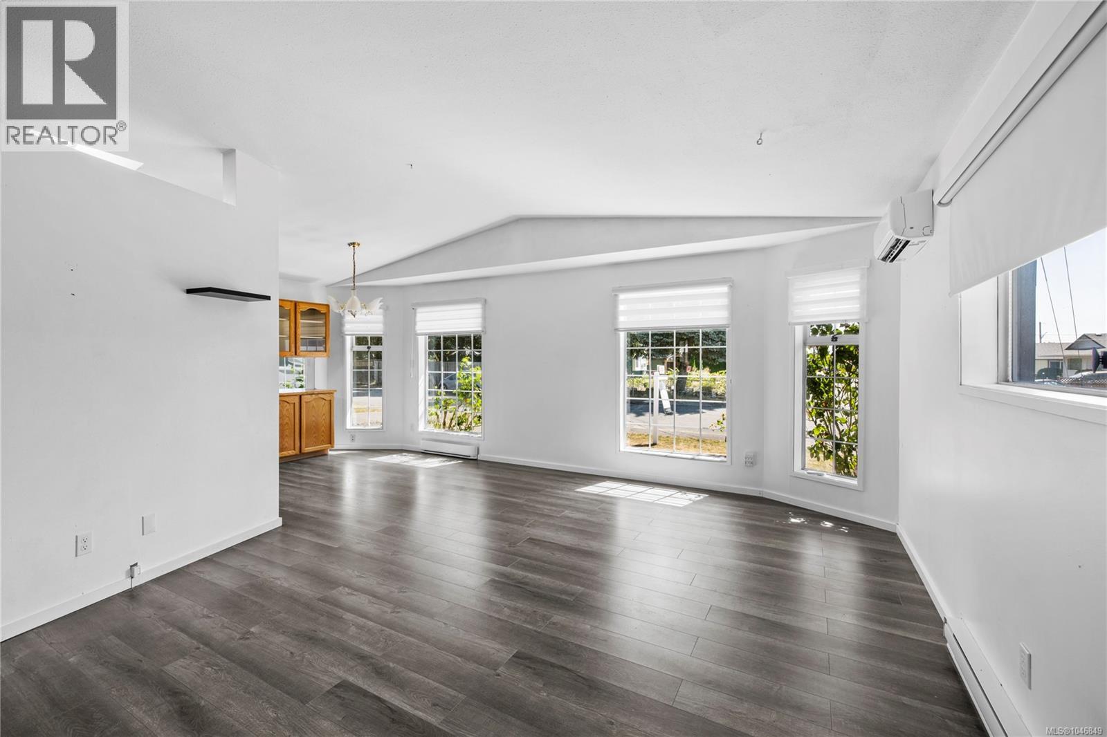 2454 5th St E - Image 13