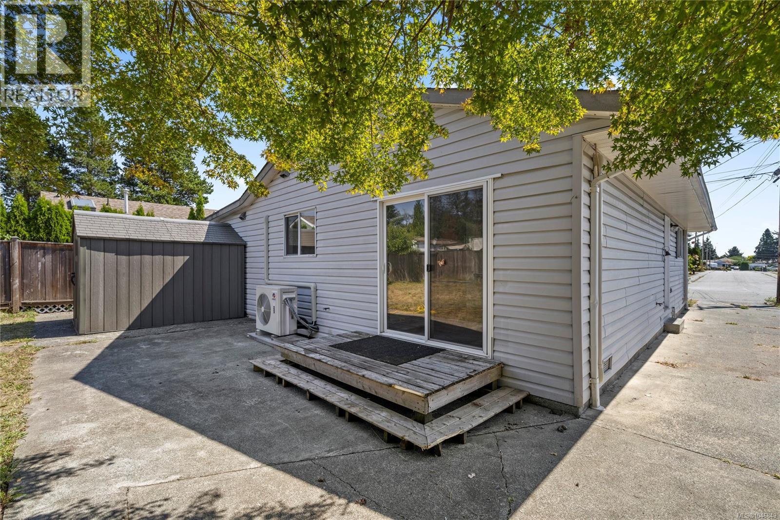 2454 5th St E - 7