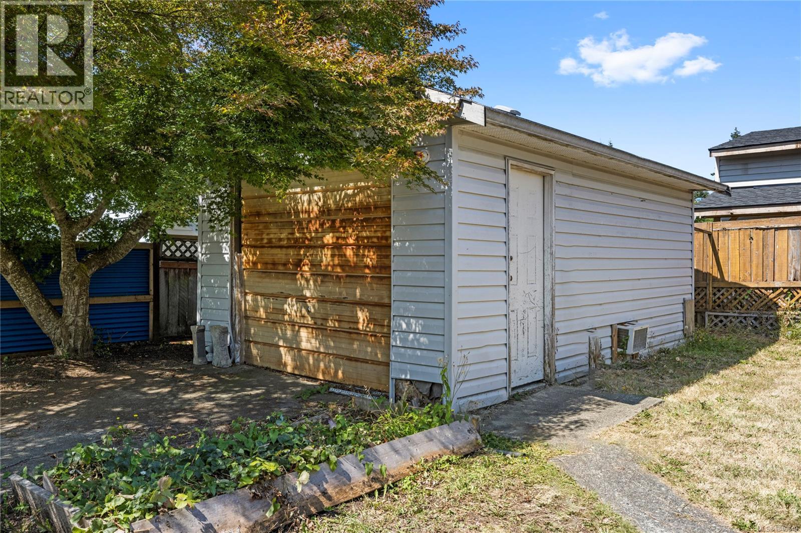 2454 5th St E - Image 9