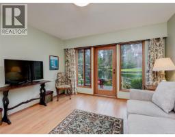 Living room - 125 2345 Cedar Hill Cross Rd, Oak Bay, BC V8P5M8 Photo 12