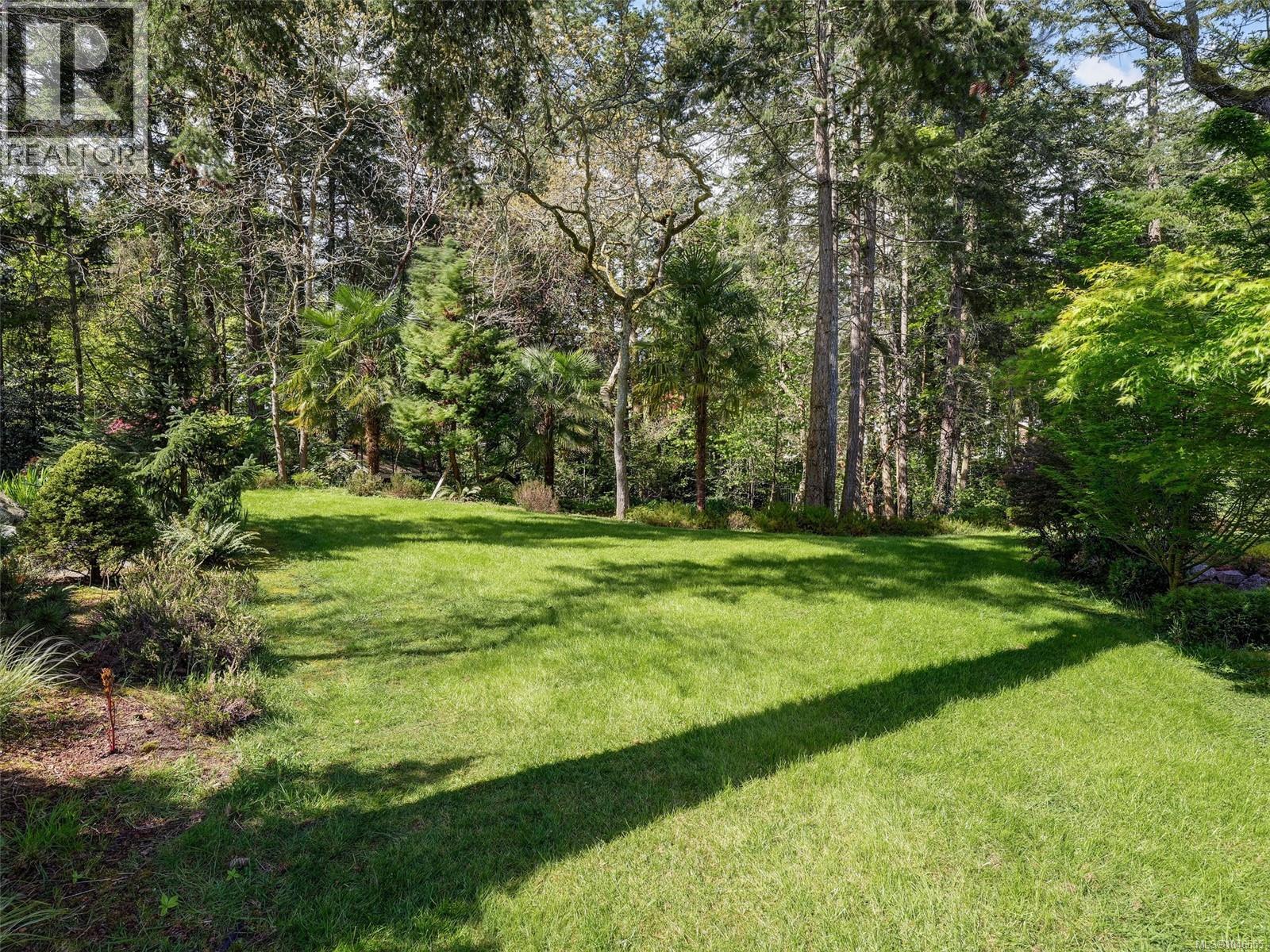 2615 Queenswood Dr - 24