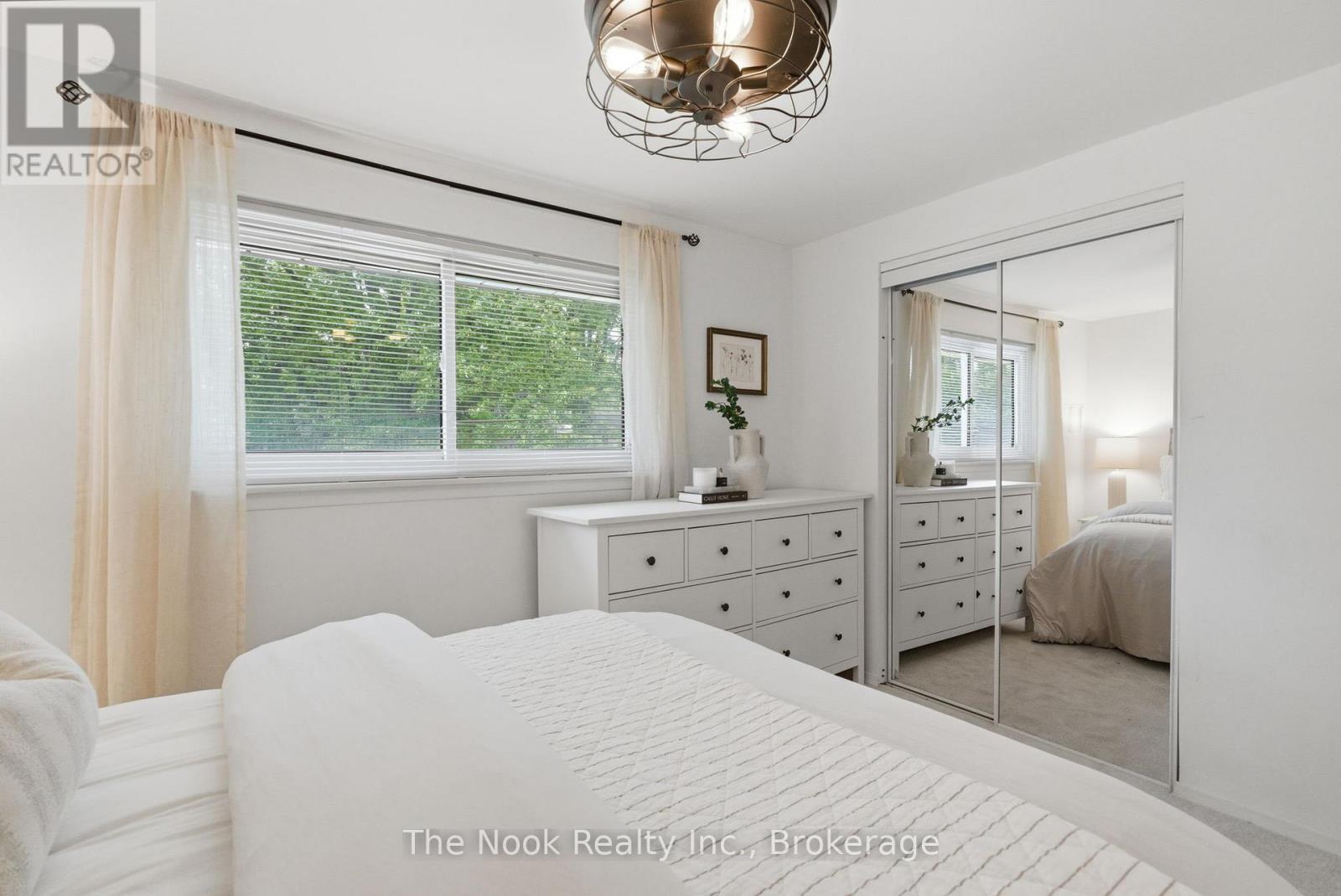 30 DEERPARK CRESCENT - 31