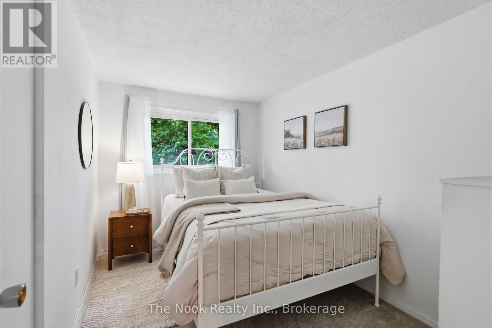 30 DEERPARK CRESCENT - 32