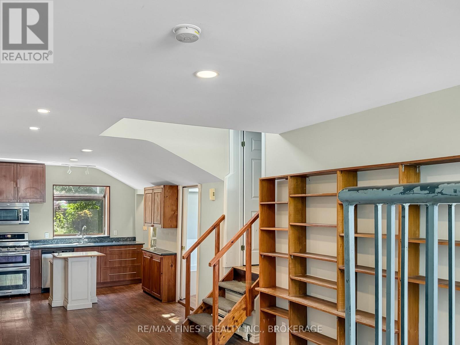 9 POINT CRESCENT - Image 10