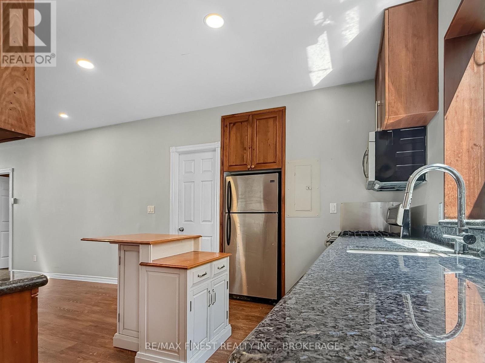 9 POINT CRESCENT - Image 13