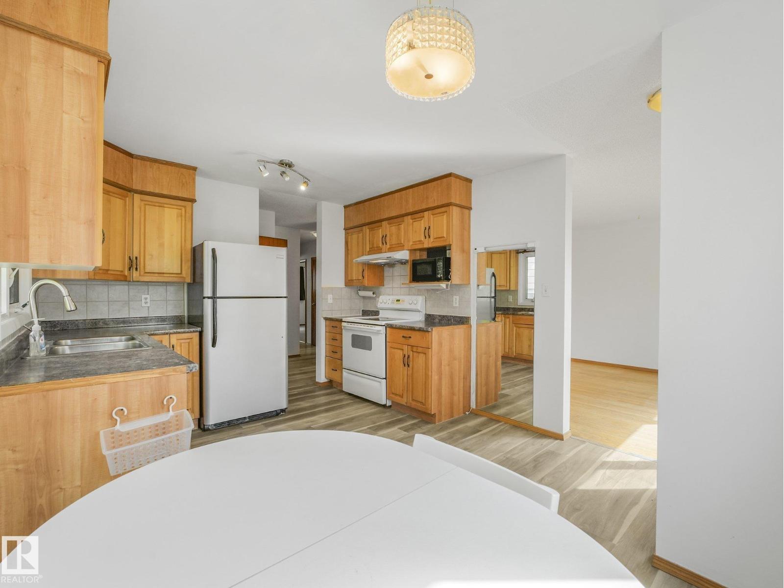 16428 88 Avenue NW - Photo 9