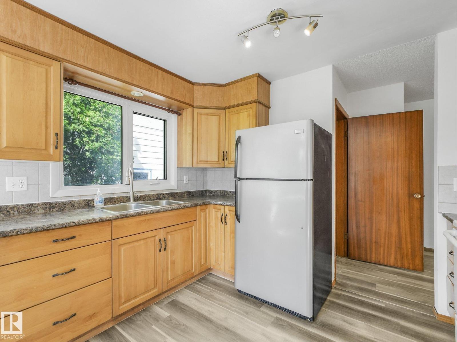 16428 88 Avenue NW - Photo 10