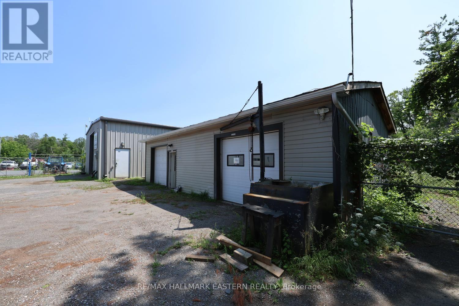 6725 Highway 7 — photo 33