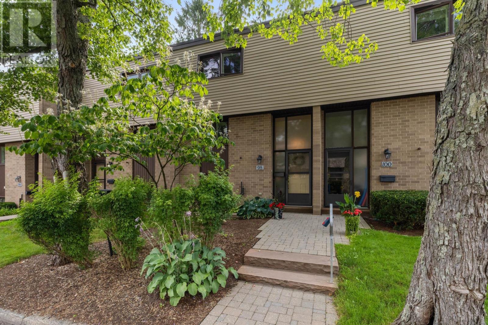 98 Forestside Crescent - 2