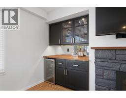 6876 Hycrest Drive, Burnaby, BC V5B2X2 Photo 11
