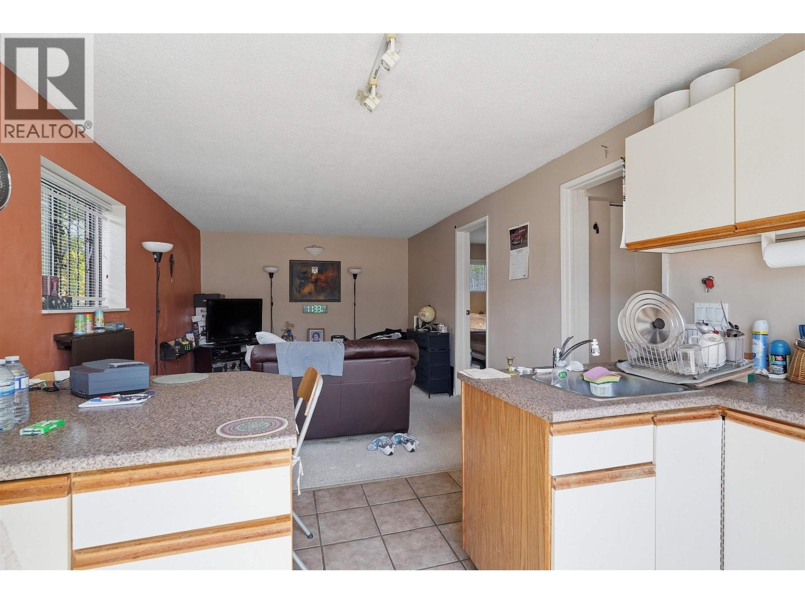 6876 HYCREST DRIVE, Burnaby