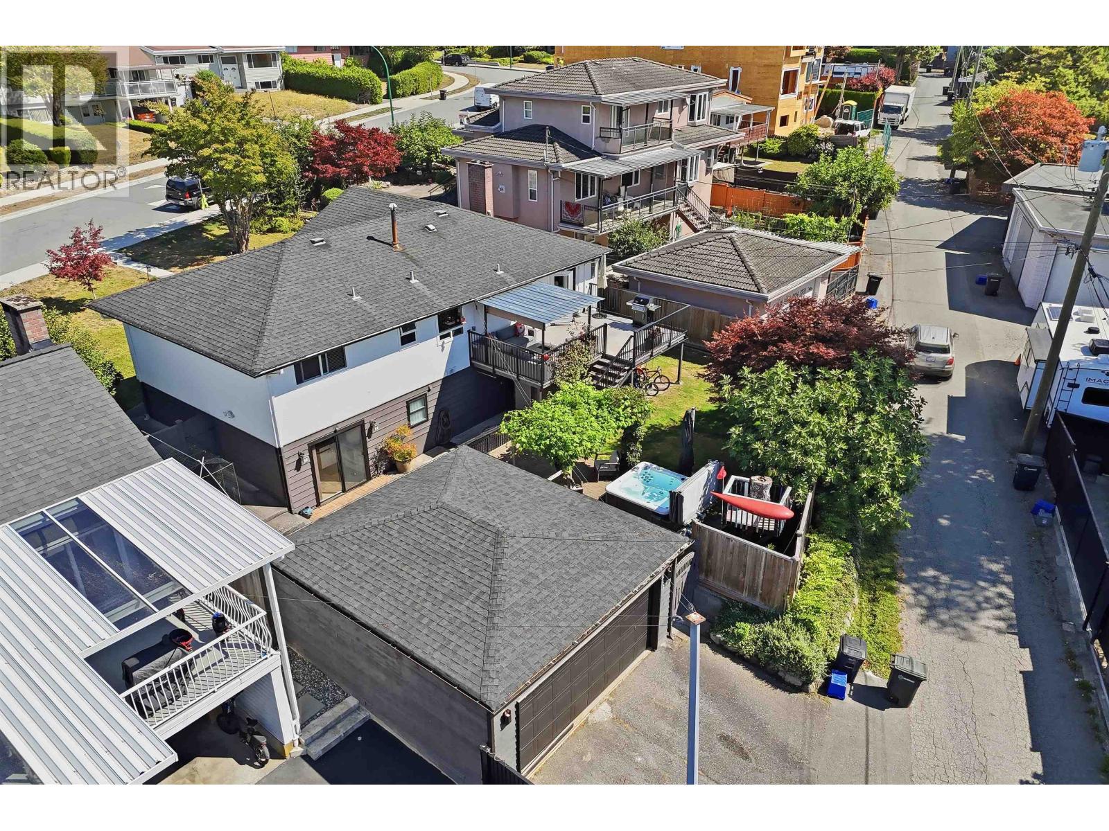 6876 HYCREST DRIVE, Burnaby