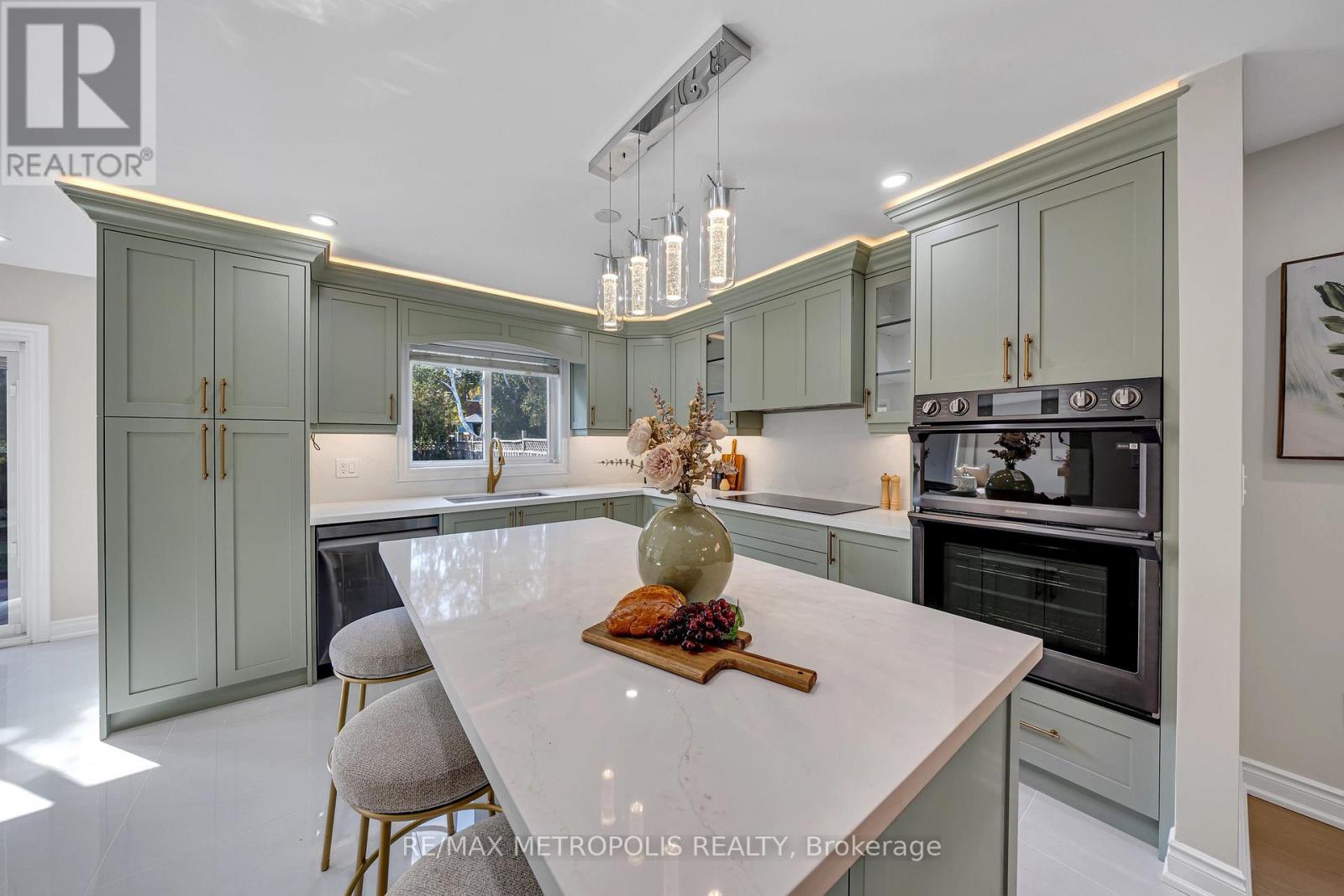 296 THORNTON ROAD N - 12