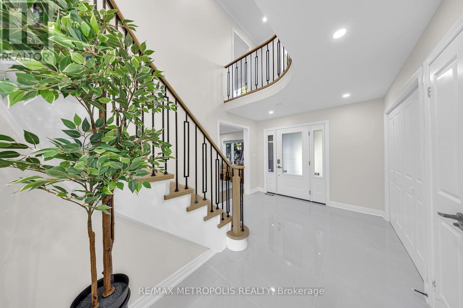 296 THORNTON ROAD N - Image 24