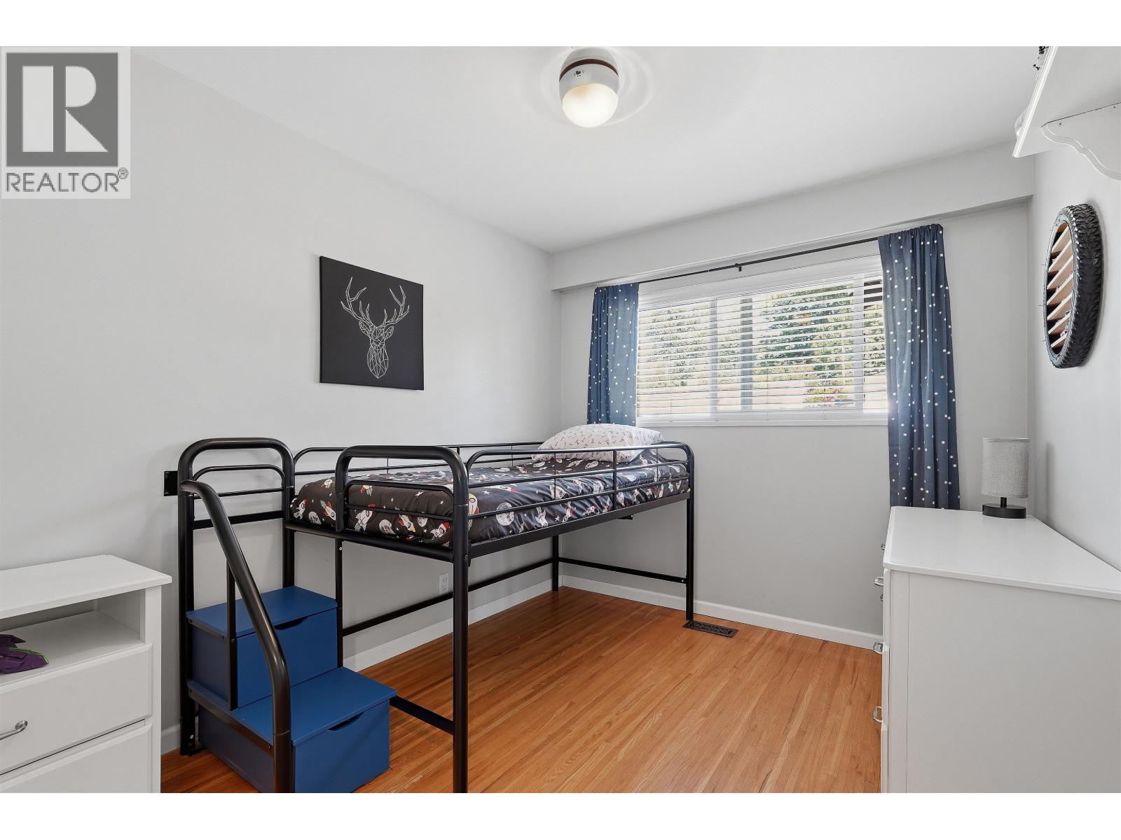 6876 HYCREST DRIVE, Burnaby