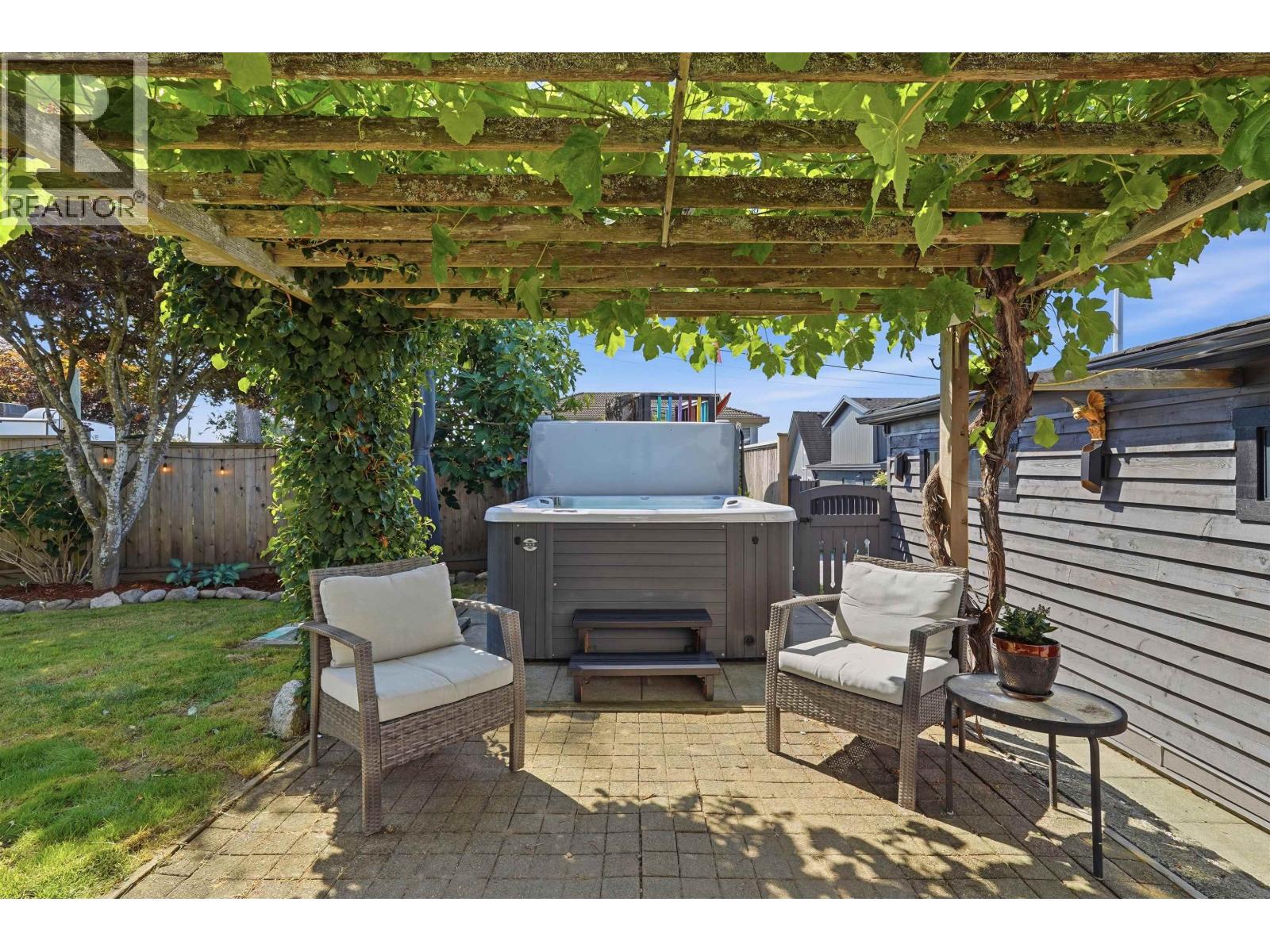6876 HYCREST DRIVE, Burnaby