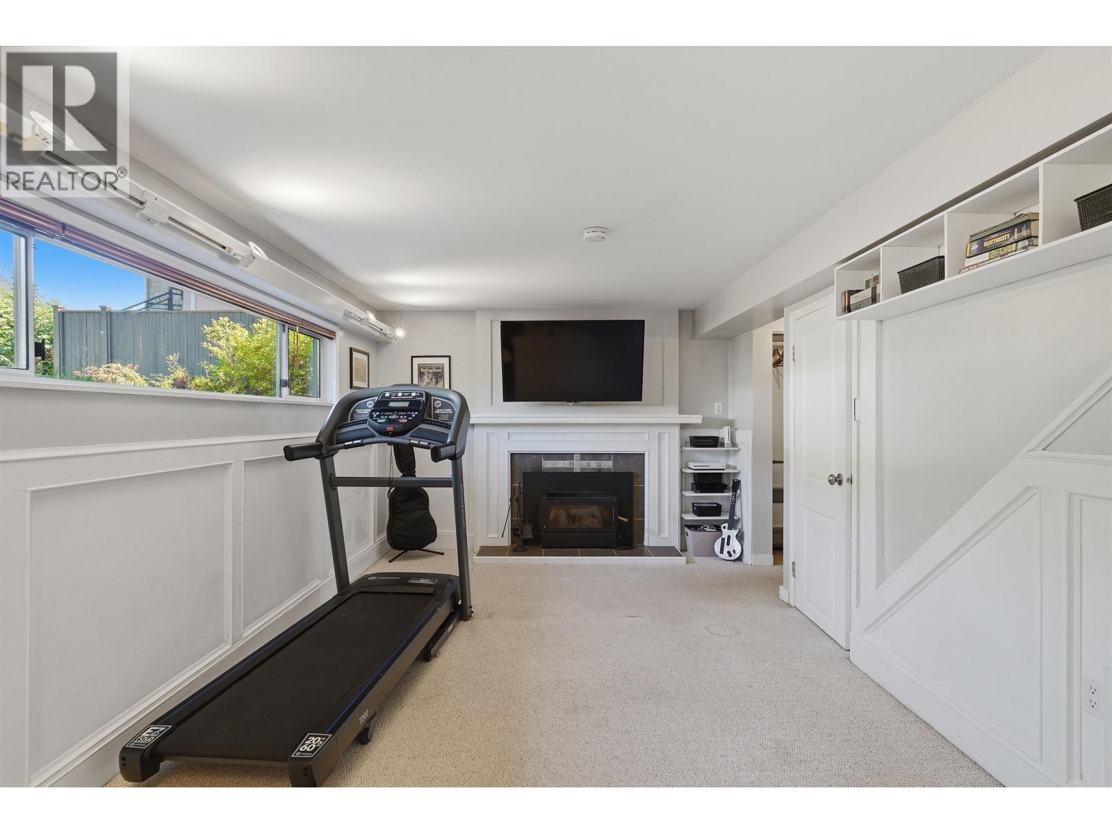 6876 HYCREST DRIVE, Burnaby
