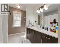 428 21 Avenue NE - photo 44