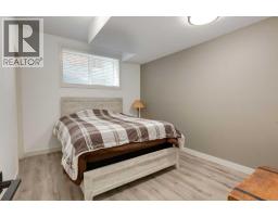 428 21 Avenue NE - photo 33