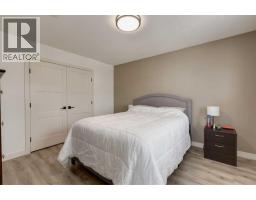 428 21 Avenue NE - photo 45