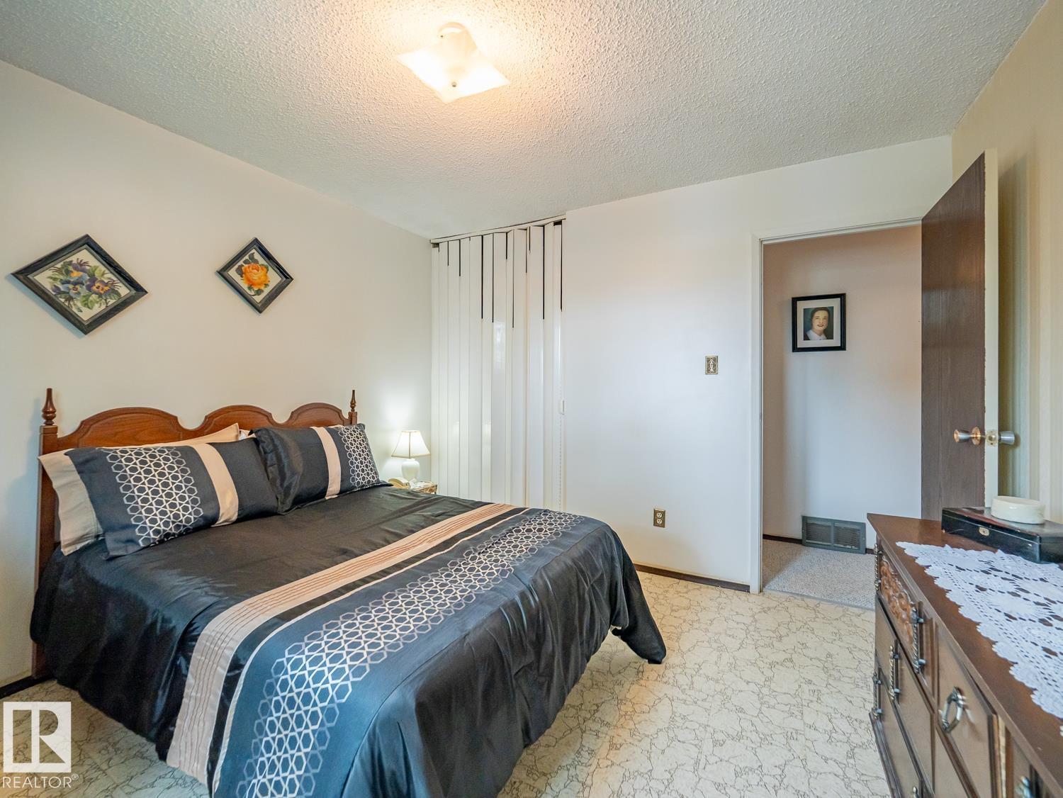 5647 137 Avenue NW - Photo 10