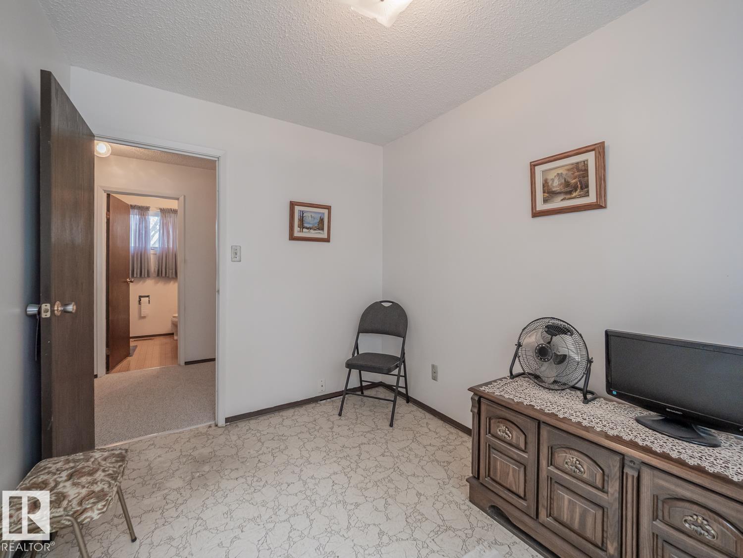5647 137 Avenue NW - Photo 13