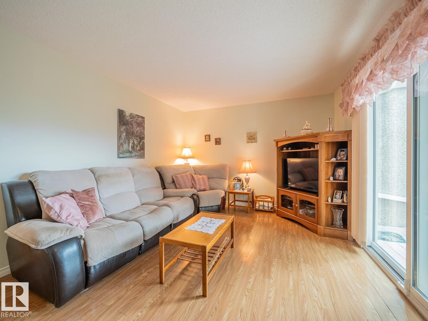 5647 137 Avenue NW - Photo 6