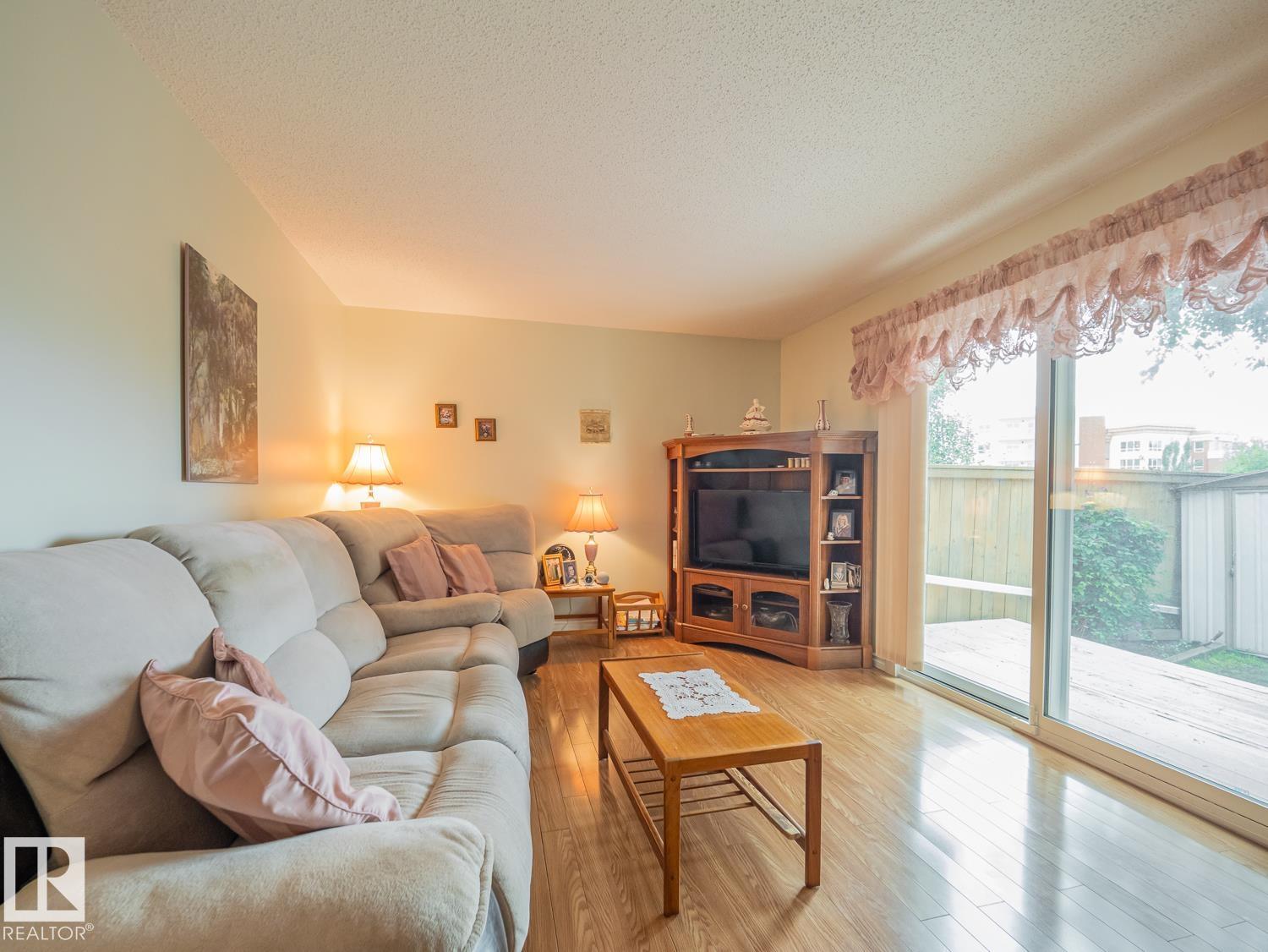 5647 137 Avenue NW - Photo 7