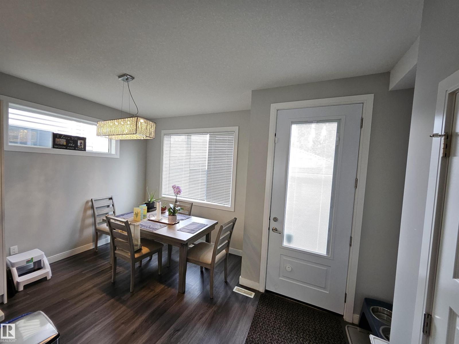 15212 98 AV NW - 25