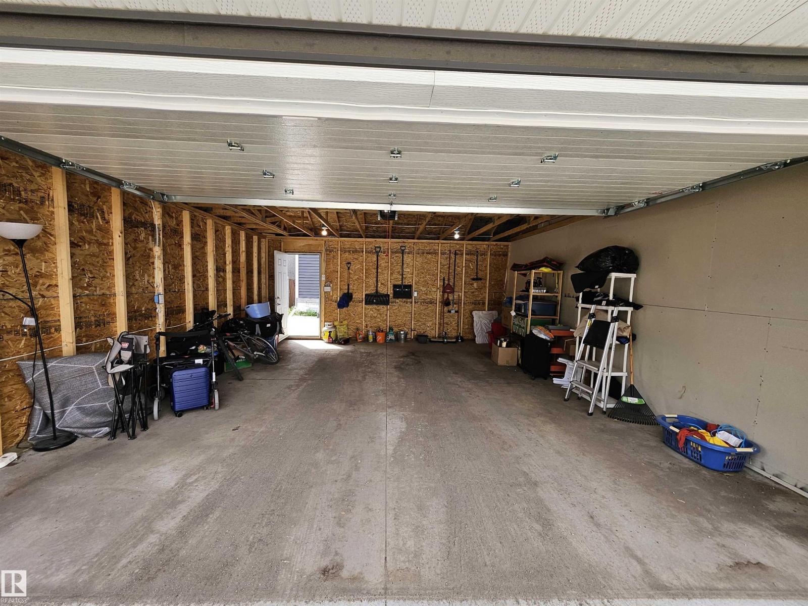 15212 98 AV NW - 9