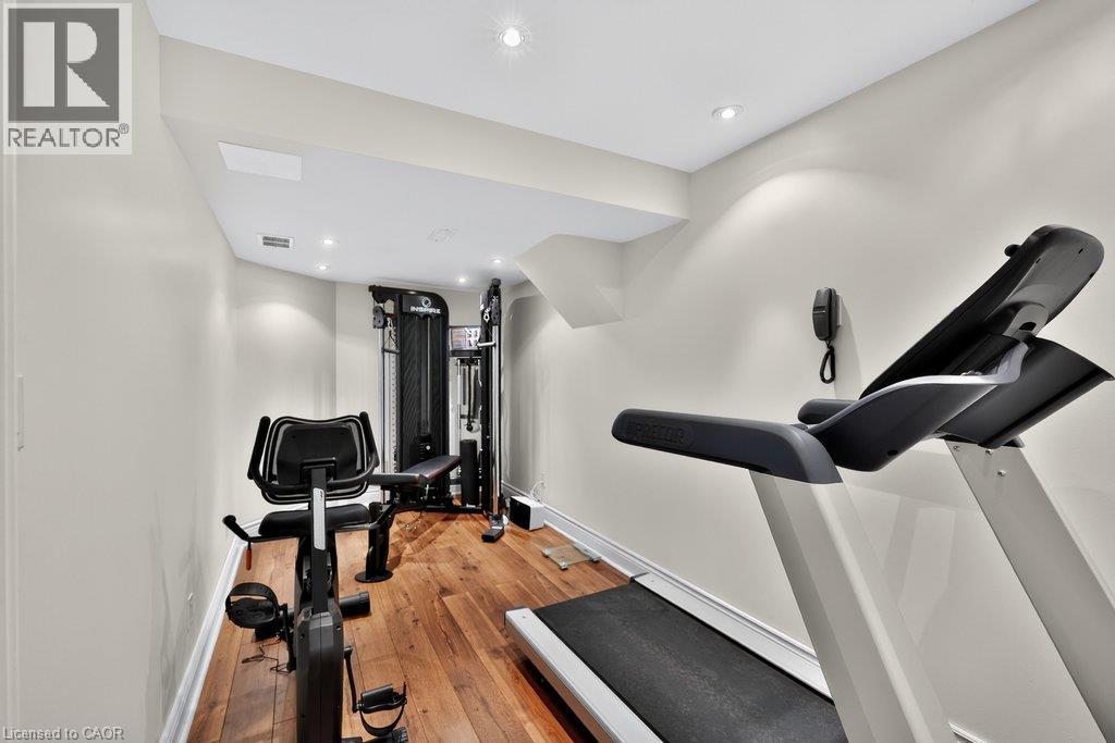 324 OAKRIDGE Court - 39