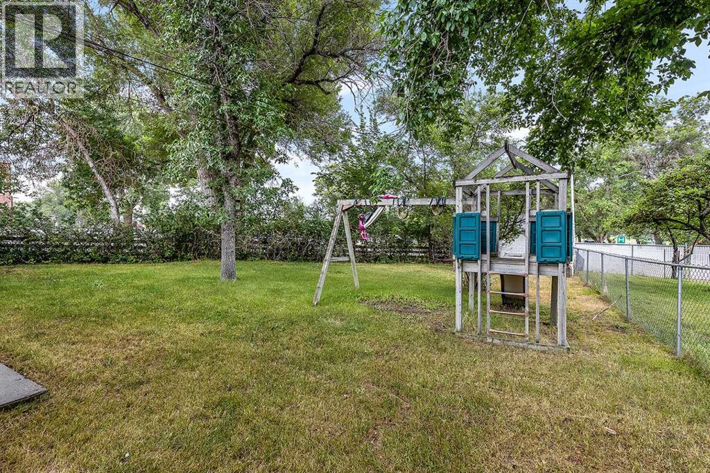 337 4 Street SW - 36