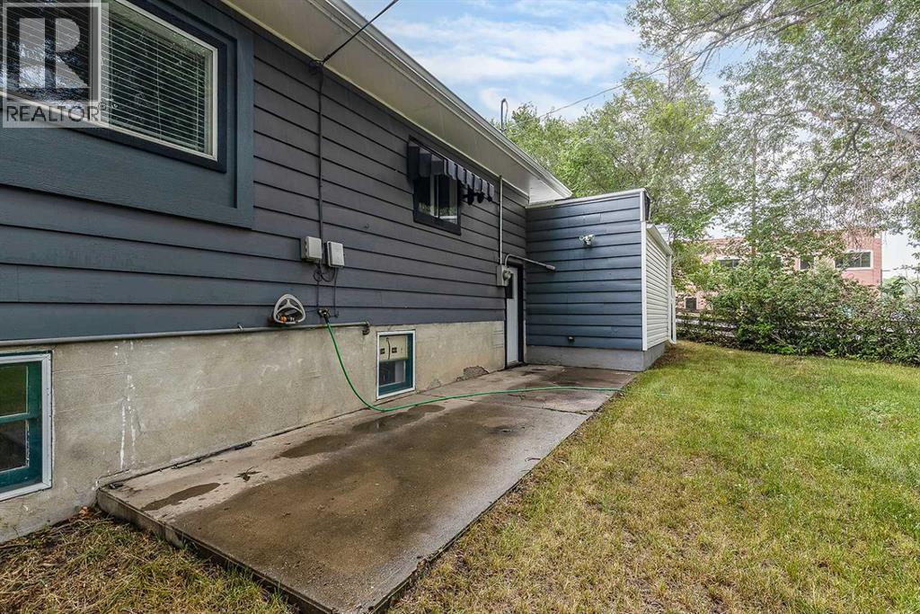 337 4 Street SW - 37