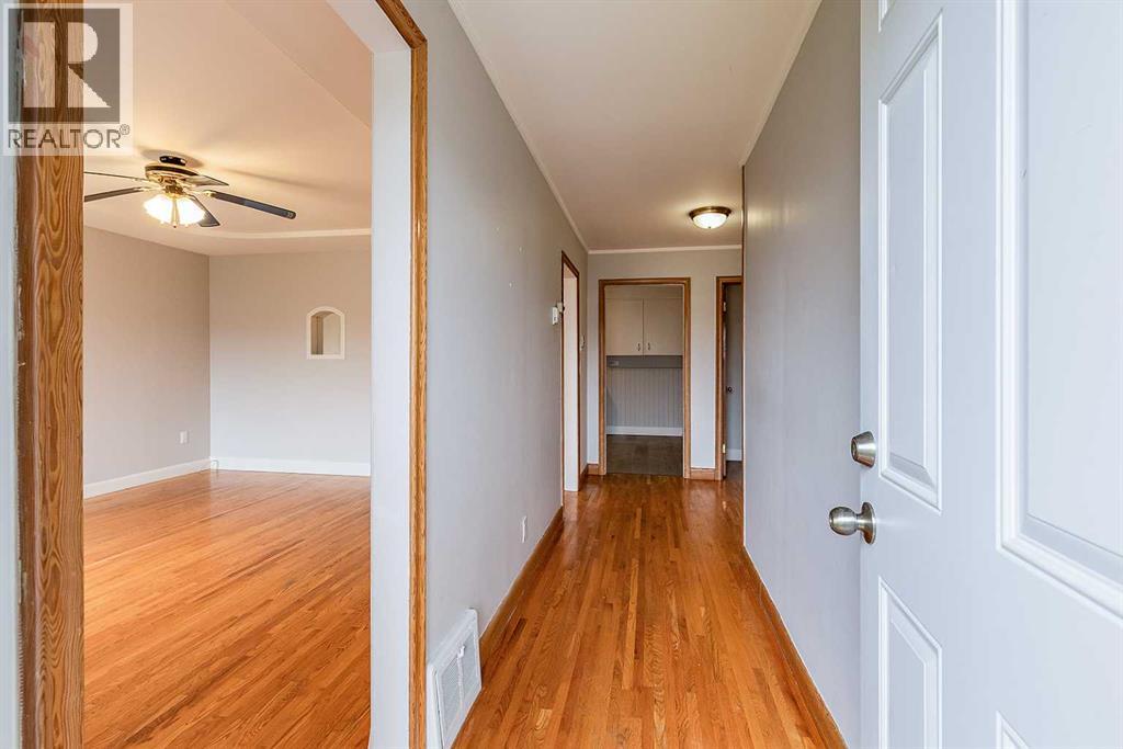 337 4 Street SW - 4