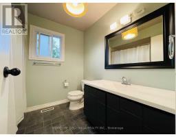 Upper Level - 909 Ferndale Crescent, Newmarket, ON L3Y6B6 Photo 14