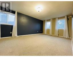 Upper Level - 909 Ferndale Crescent, Newmarket, ON L3Y6B6 Photo 9